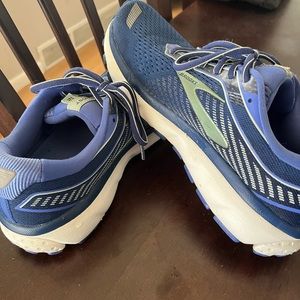 Brooks Ghost 12